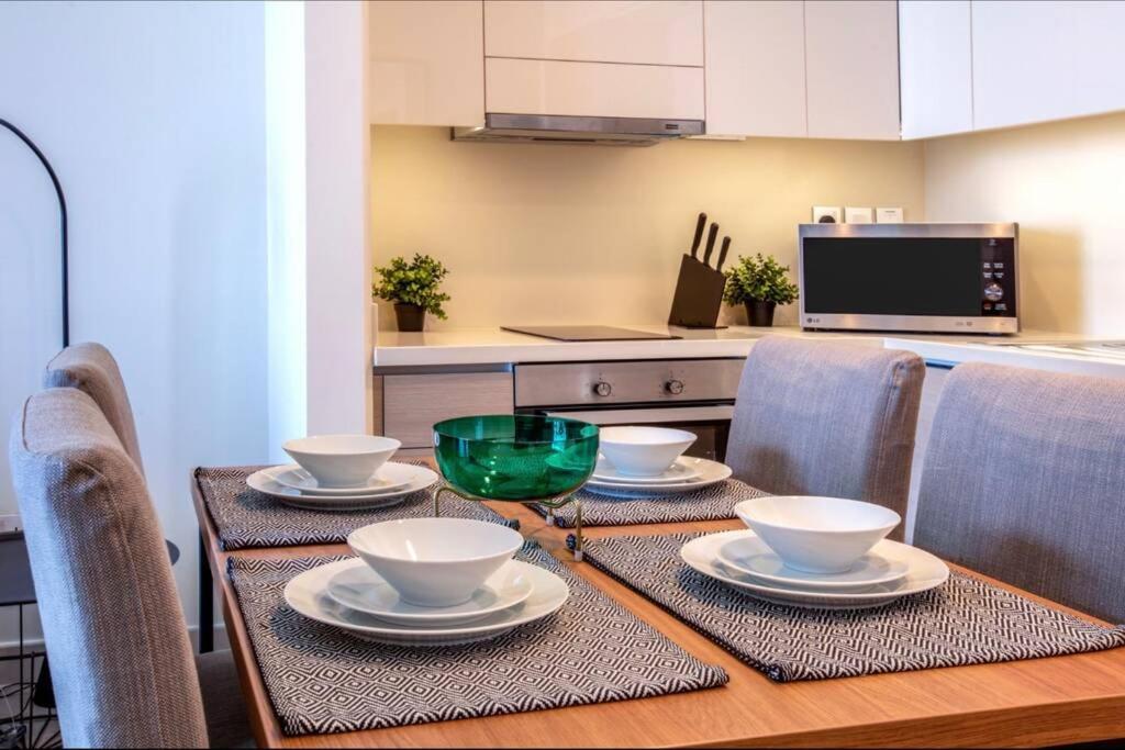 A Luxury Aprt 2 Bedrooms Balcony With Wonderful View Mall Access Hi Speed Wifi Beach Access & Much More For Family Only Samaheej Exteriér fotografie
